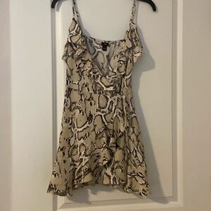 Wrap dress/shorts, in a snakeskin print